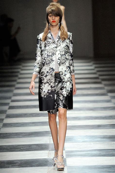 prada spring summer 2010 runway